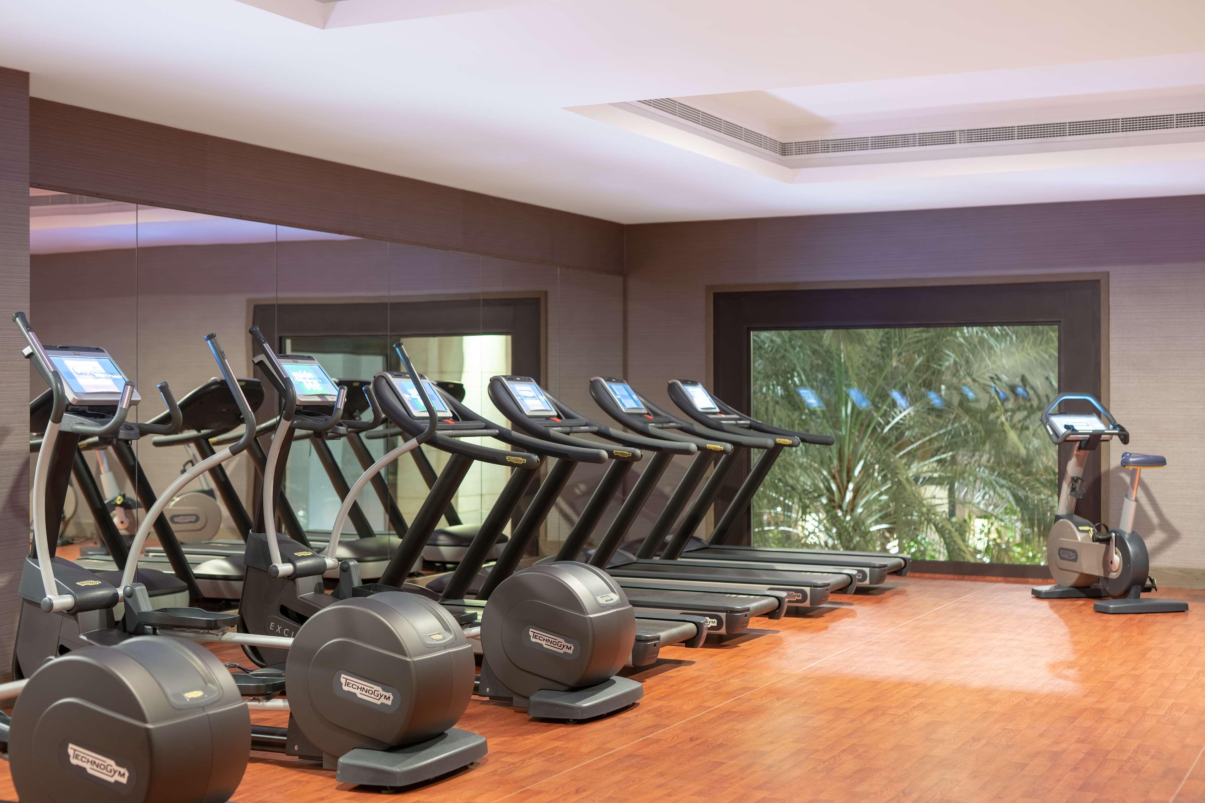 Radisson Collection Muscat, Hormuz Grand Hotel Exterior photo The gym at the Taj Bengal