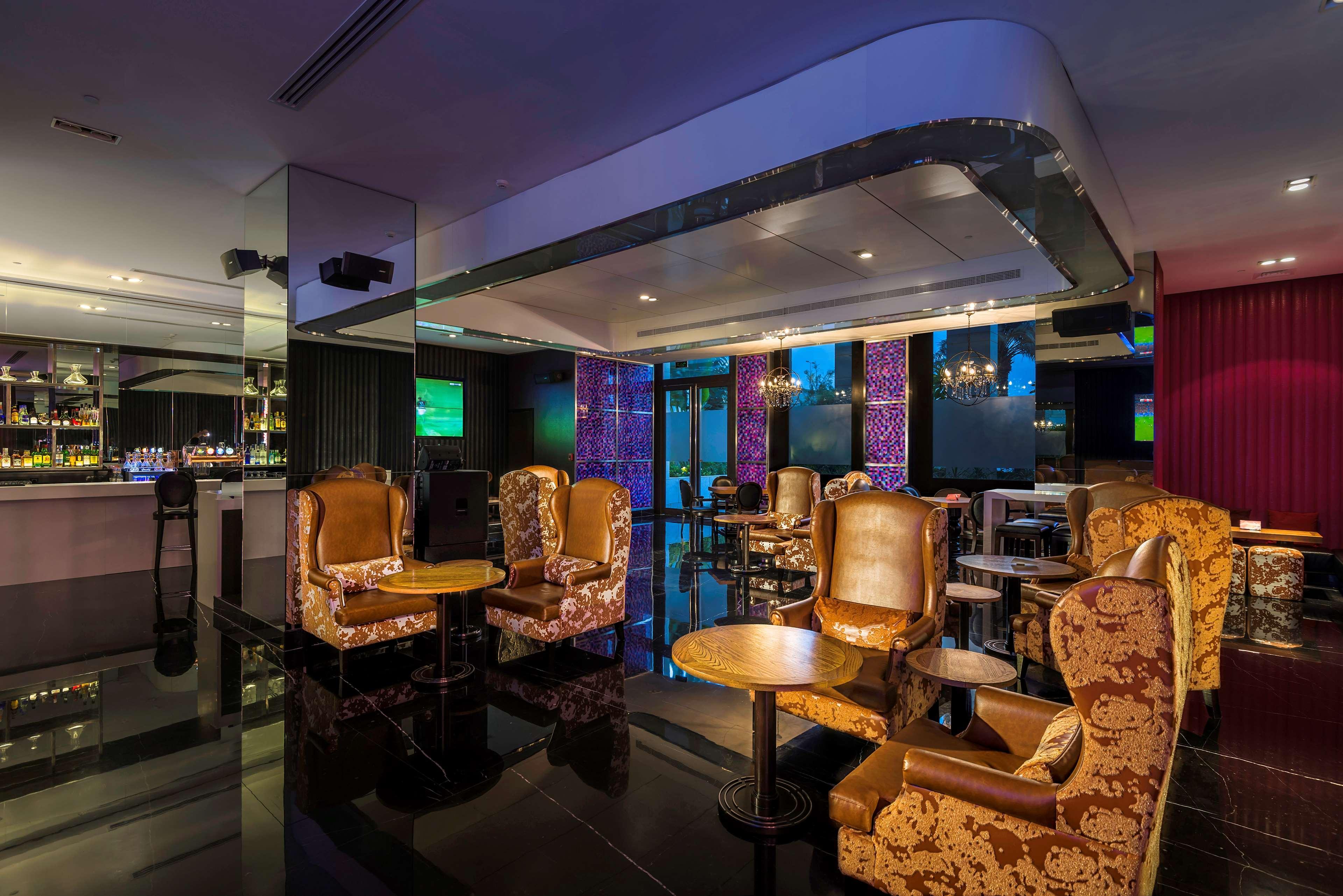 Radisson Collection Muscat, Hormuz Grand Hotel Exterior photo The bar at the 101 lounge