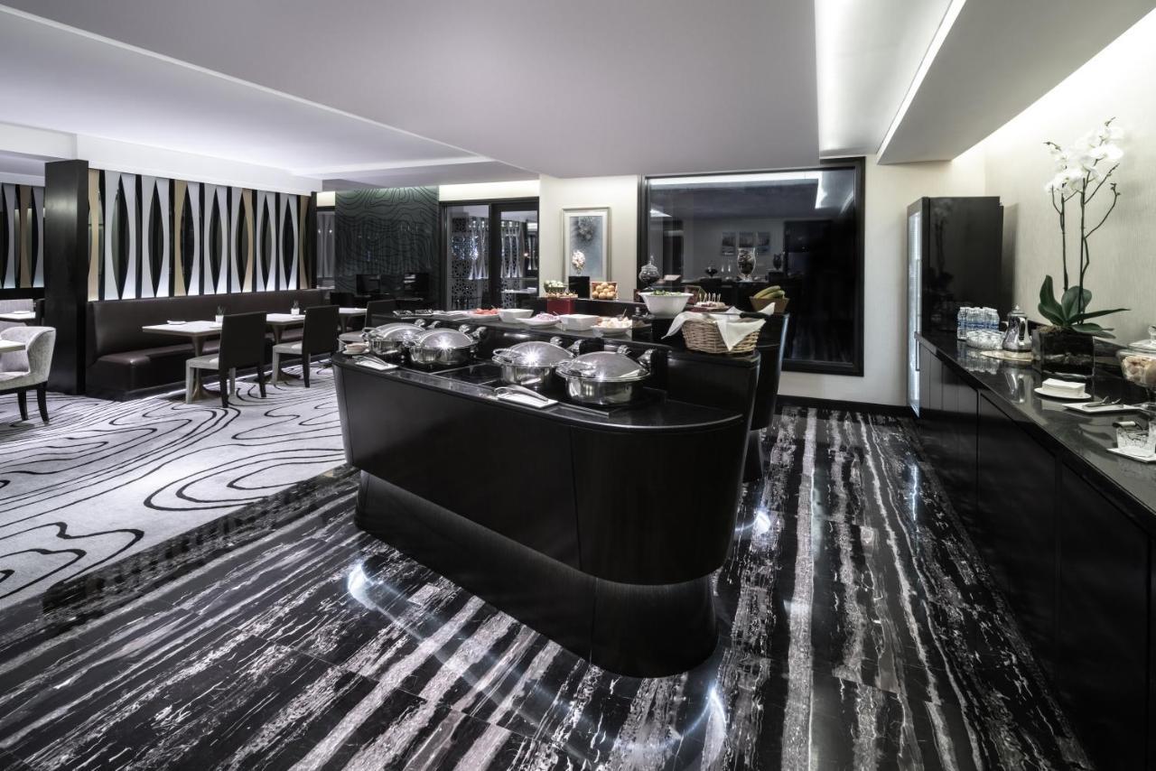 Radisson Collection Muscat, Hormuz Grand Hotel Exterior photo The Club Lounge at the Four Seasons Hotel, Hong Kong