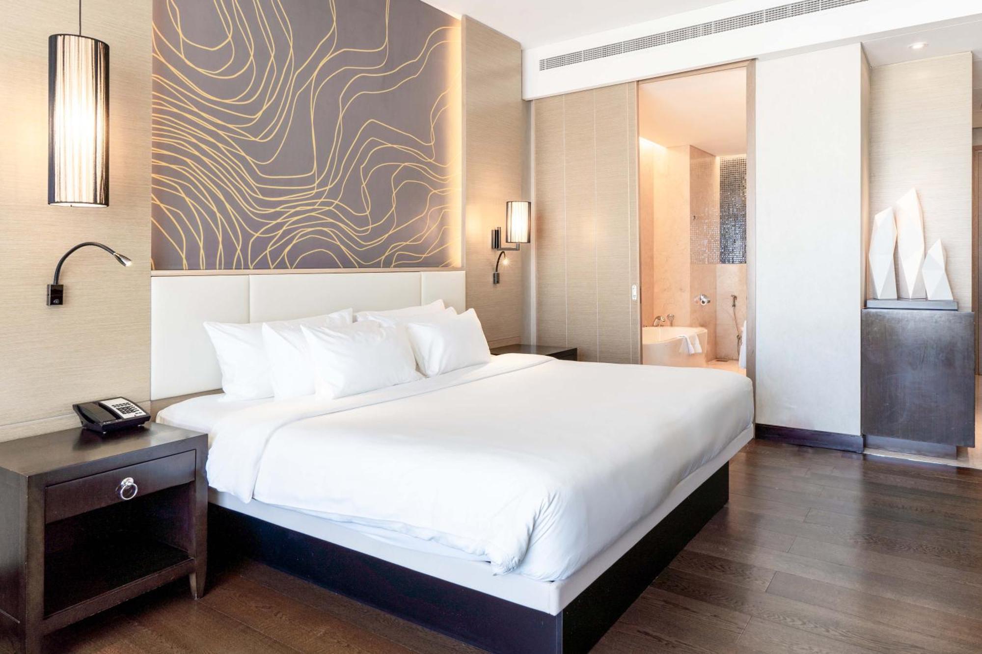 Radisson Collection Muscat, Hormuz Grand Hotel Exterior photo Deluxe Room